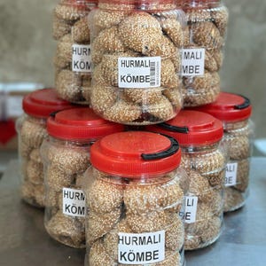 Handmade Kömbe Cookies: Spicy Middle Eastern Date Cookies