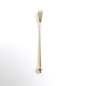 Puede incluir: Un cierre de colgante dorado con un bucle en la parte superior y una pequeña bola en la parte inferior.