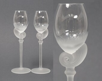 Set of 2 Seashell Frosted Glass Vintage Champagne Glasses | 80s Crystal Flutes