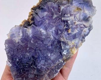 846g tiefblauer perfekter kubischer Fluorit-Cluster mit Calcit - Hochwertiges Mineral, Sichtkristall
