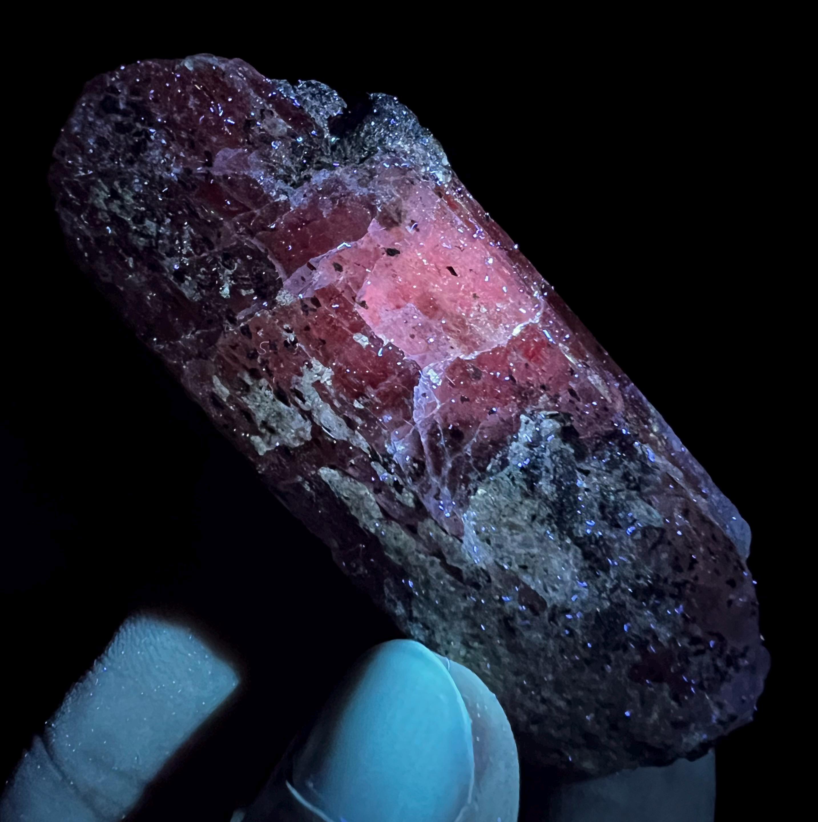 赤色蛍光スカポライト鉱物標本：希少アフガニスタン産結晶、82g - Etsy