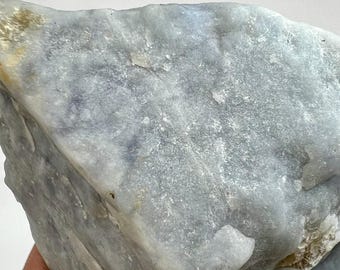 Magnífico manojo natural de hackmanita fluorescente de 225 gramos, raro y excepcional, procedente de Afganistán.