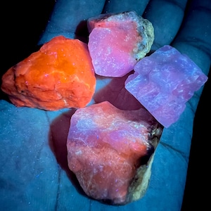 68 gram naturliga fluorescerande hackmanitkristaller - Afghanistan