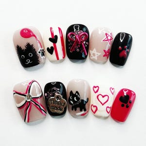 Pawlentine Parade Cat-persnagels – roze en zwarte nagels met pootafdrukken, harten, strikken en harige kattenkunst | Pet Lover korte vierkante nagels