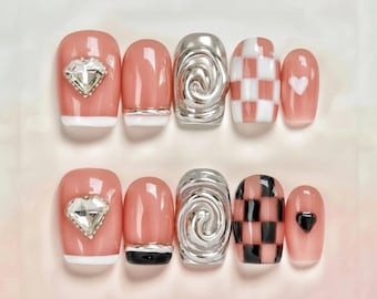 Uñas postizas Y2K rosas con forma de corazón 3D y diamantes de imitación cromados, cuadradas y brillantes.