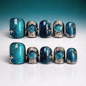 Uñas postizas color turquesa con diamantes de imitación 3D, gemas y purpurina, diseño cuadrado y brillante.