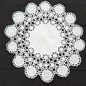 Handmade Clean Vintage Crochet Lace & Linen Center Piece for Tables and Dressers