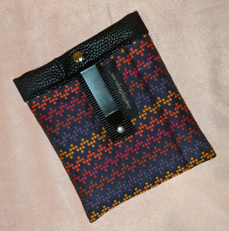 SnapDog Designs Classic Pochette Treat Pouch in Navy Zig Zag