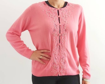 Cardigan vintage embellecido de los 90 en rosa // Button Up Beaded Jumper // Medio