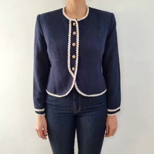 Vintage marinblå kort kavaj med Ric-Rac-kant | Elegant jacka för damer | Small - Medium | Tillverkad i Frankrike