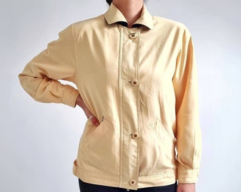 Veste courte vintage jaune pastel pour femme // Blouson aviateur avec col contrastant bleu marine // Small - Medium