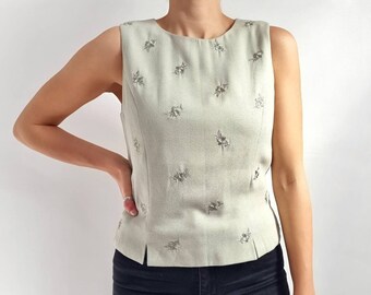 button back sleeveless top