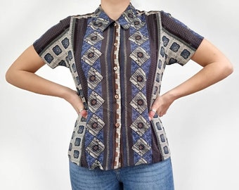 90’s Vintage Ladies Blue Geometric Print Shirt | Printed Short Sleeve Summer Blouse | Small