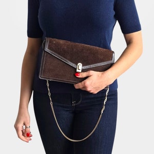 Vintage Braun Wildleder Handtasche W Langen Kettenriemen | Umschlag Clutch Bag W Gold Verschluss