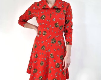 70’s Vintage Bright Red Floral Dress // Long Sleeve Flower Print Dress With Large Collar // Small to Medium Size