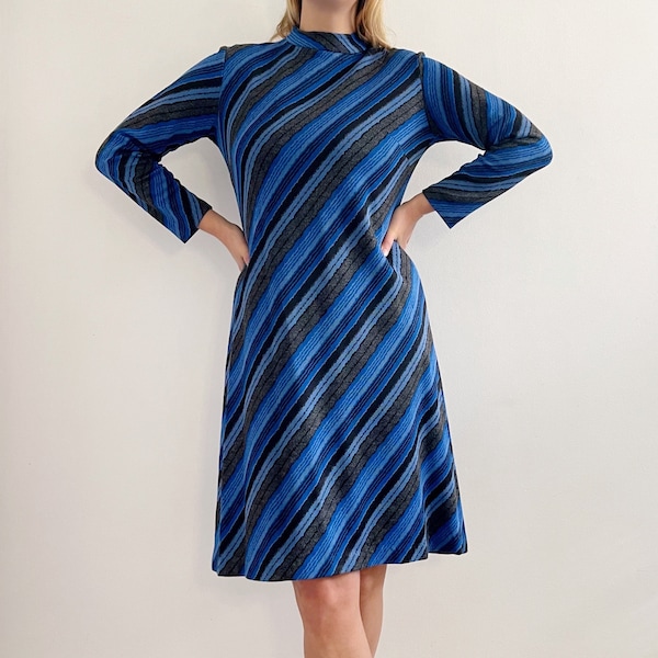 70’s Vintage Diagonal Blue Knit Stripe Dress // Long Sleeve Midi A-line // Medium