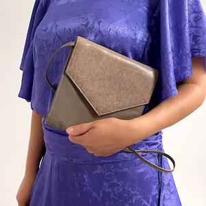 Vintage Taupe Braune Leder Kleine Brieftasche // Lange Riemen Handtasche