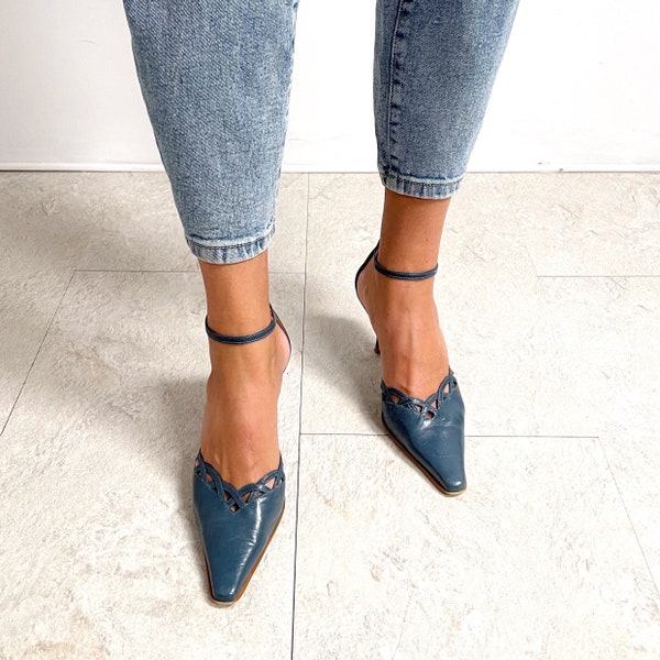 Chaussures CARVELA Blue Leather Ankle Strap vintage des années 90 | Sandales à Talons Moyens Découpées | Taille 6UK/39EU