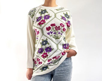 80’s Vintage Cream Floral Jumper // Long Ladies Jumper w Flowers // Medium