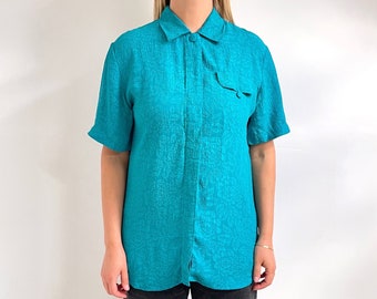 Blusa de seda turquesa vintage con textura floral / camisa de verano de manga corta para damas / pequeña - mediana