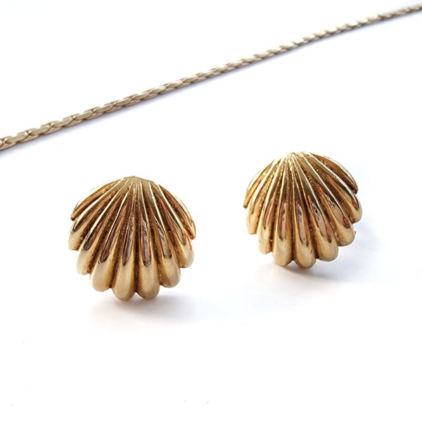 Vintage Gold Shell Clip-on Earrings | Small Clip Earrings