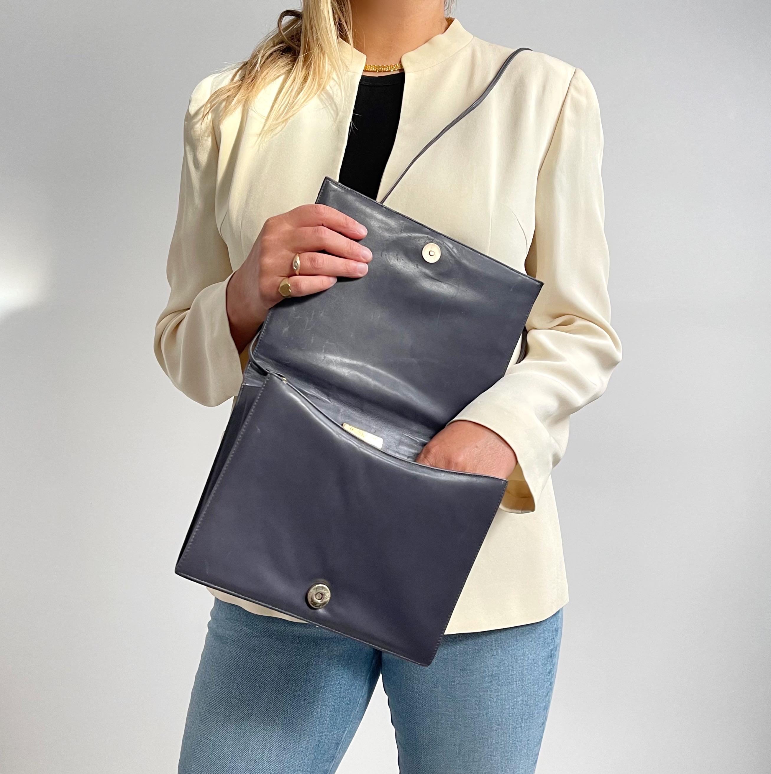Sac Bandoulière Vintage Charles Jourdan Cuir Gris Clair - Occasion, Nombreuses Traces