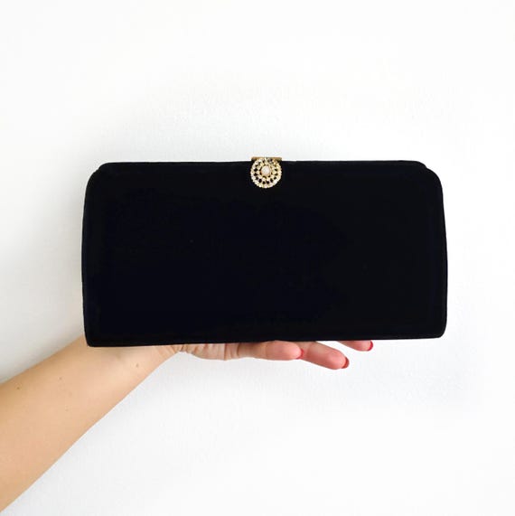 Pochette vintage in velluto nero con chiusura in strass dorati