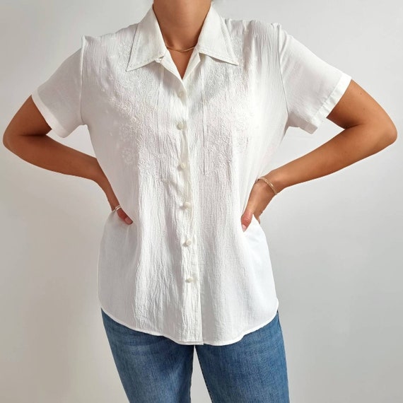 90's Vintage Embroidered White Blouse // St. Mich… - image 2
