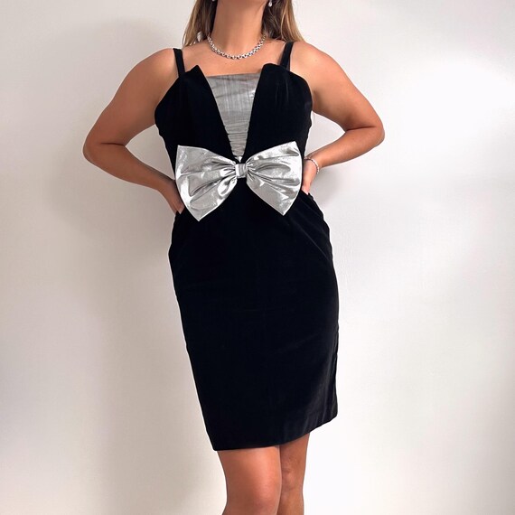 80s Vintage Short Cocktail Dress in Black Velvet w Silver Bow | Little Black Evening Dress | Small