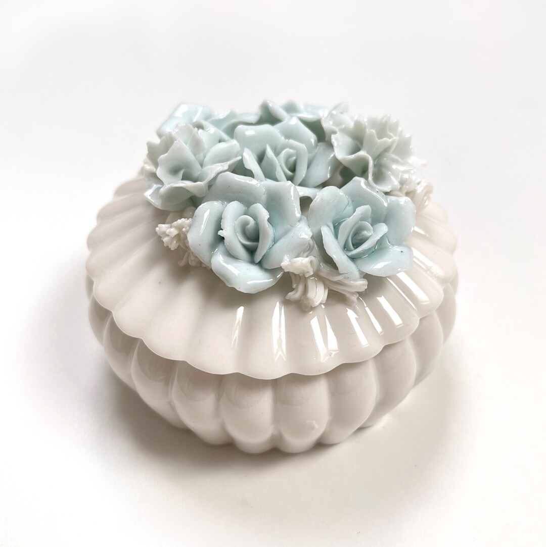 Premium Photo | A bouquet of pink and blue flowers on a white background