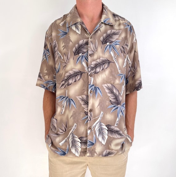 Vintage Beige & Blue Mens Hawaiiana Print Silk Shirt | Short Sleeve Floral Summer Shirt | Medium - Large Vintage Beige & Blue Mens Hawaiiana Print Silk Shirt | Short Sleeve Floral Summer Shirt | Medium - Large