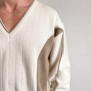 Vintage Cream Men's V-Neck Jumper S/M