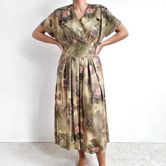 80's Vintage Midi Pleated Summer Dress With Neutral Painterly Print // Floral Watercolour Print // Medium - Large