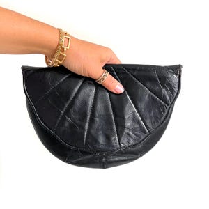 80er Jahre Vintage Schwarz Leder Muschel Fächer Handtasche | Schwarze Abend Clutch / Tasche