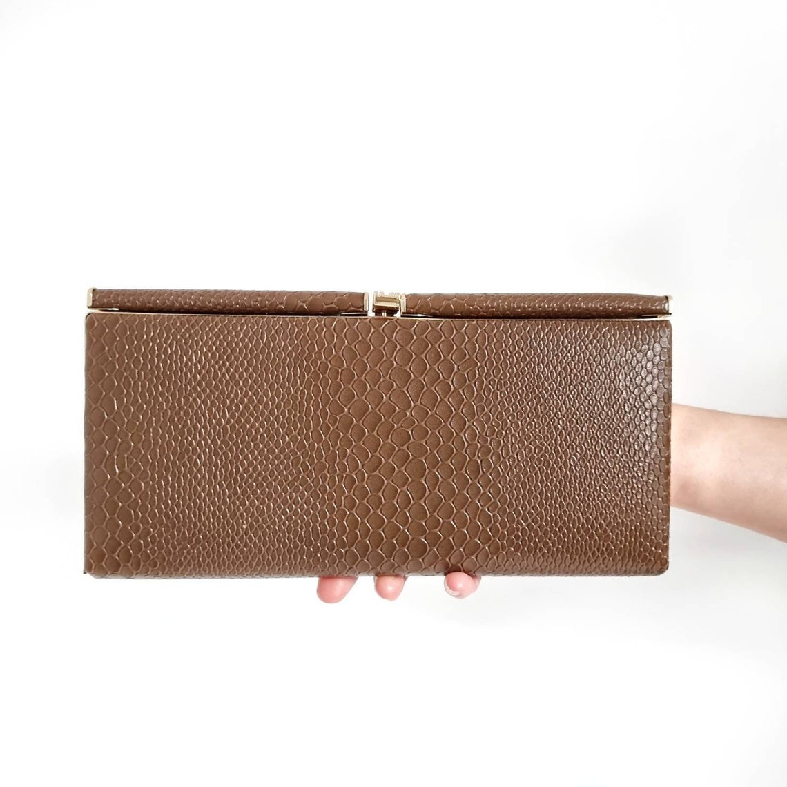 80's Vintage Brown Embossed & Gold Vegan Leather Clutch Bag | Framed Evening Handbag | Made in England, photo 1 sur 5