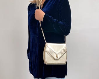 Bolso bandolera vintage de piel metalizada dorada / Bolso de mano largo y fino brillante / Pequeño