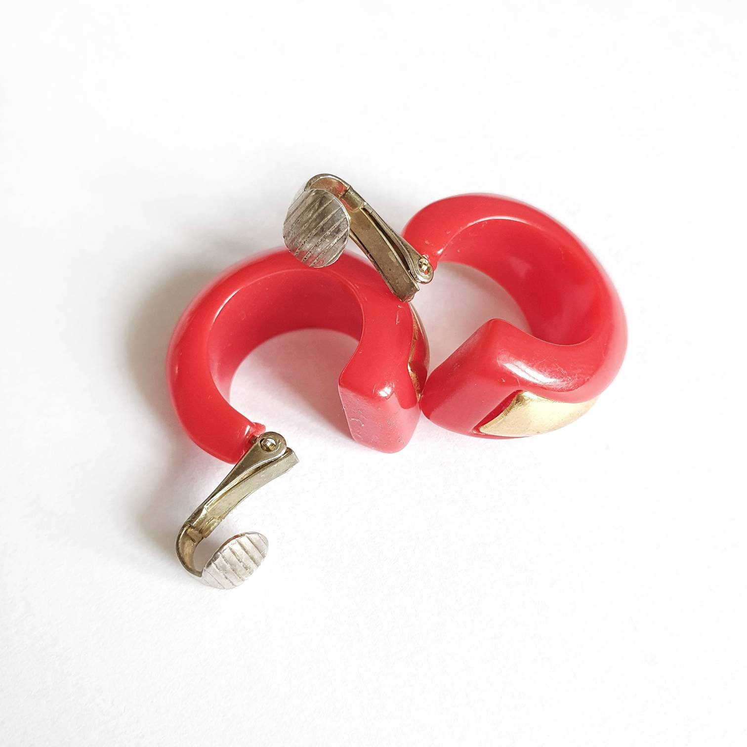 Boucles D'oreilles Clips Vintage Années 80 | Métal Doré Et Plastique Rouge | Neuf Avec Légers Défauts