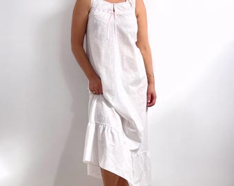 Camisón blanco vintage de los años 80 con lazo rosa / Vestido de noche de verano con bordado inglés / Talla pequeña - mediana