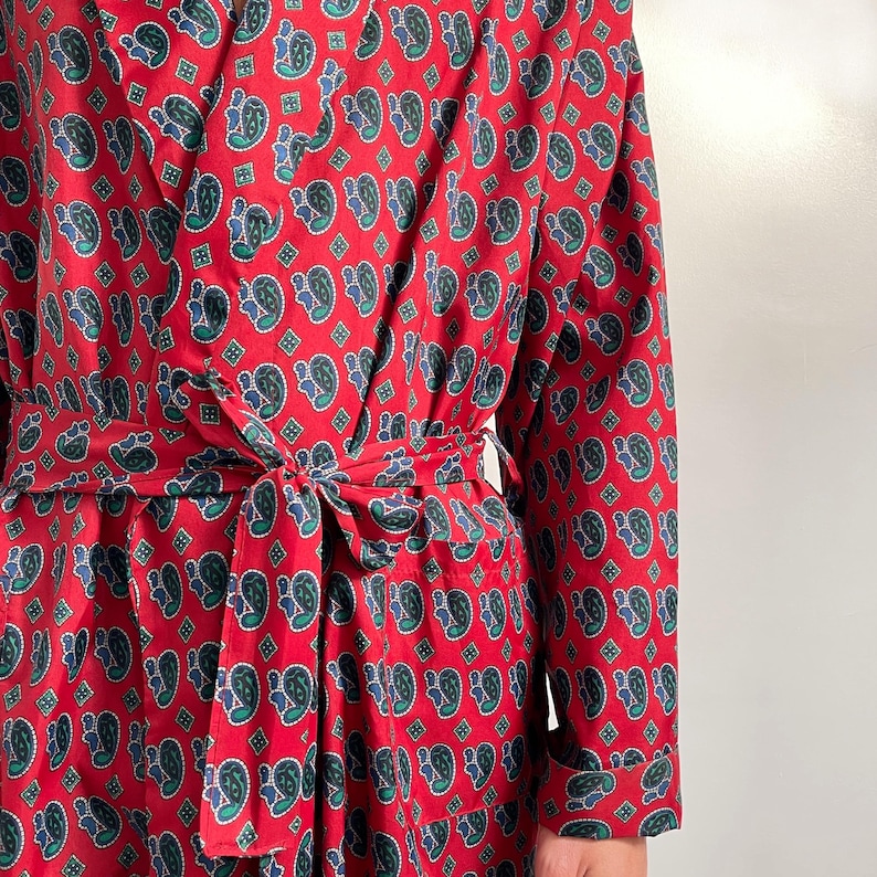 Vintage Red Paisley Print Men’s Smoking Jacket | 80s Classic House Robe | X - Large image 3