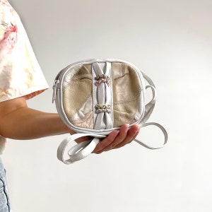 Bolso de mano vintage Small Crossbody // Bolso de cuero de patchwork blanco y beige