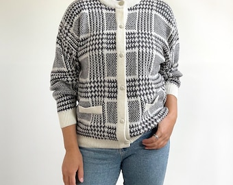 vintage Houndstooth Cardigan // Soft Grey & White Ladies Cardigan // Moyen