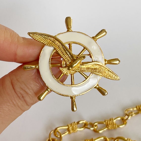 Vintage Nautical Brooch of Seagull & Helm | Gold … - image 4