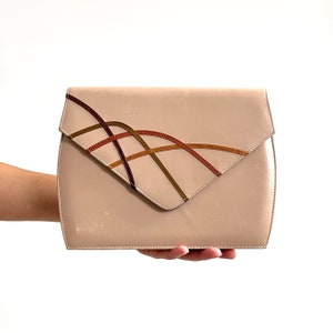70er Vintage Beige Tan Handtasche / Braune Clutch Tasche mit langem dünnen Riemen