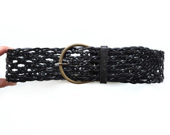 Cinturón vintage de piel trenzada negra con hebilla de latón / Cinturón ancho para mujer / Talla pequeña - mediana
