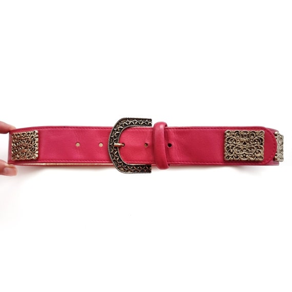 Vintage Pink Leather Belt With Textured Gold Square Stud  display picture 1