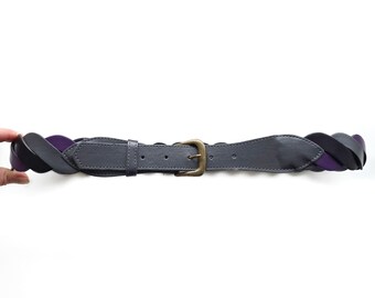 Cinturón de cuero tejido vintage gris y morado con hebilla de latón y cuero / Cinturón de vestir elegante para damas / Mediano a grande