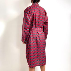 Vintage Red Paisley Print Men’s Smoking Jacket | 80s Classic House Robe | X - Large image 6