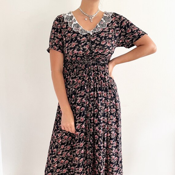 90's Dark Floral Maxi Dress // Lace Collar Button… - image 3