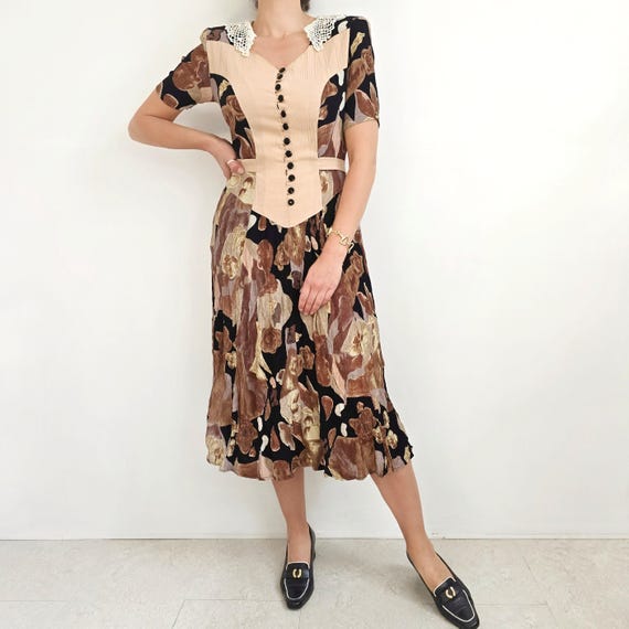 80's Vintage Beige Floral Crinkled Dress w Front Buttons & Crochet Collar | Flower Print, Midi Summer Dress | Small - Medium 80's Vintage Beige Floral Crinkled Dress w Front Buttons & Crochet Collar | Flower Print, Midi Summer Dress | Small - Medium
