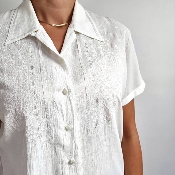 90's Vintage Embroidered White Blouse // St. Mich… - image 3
